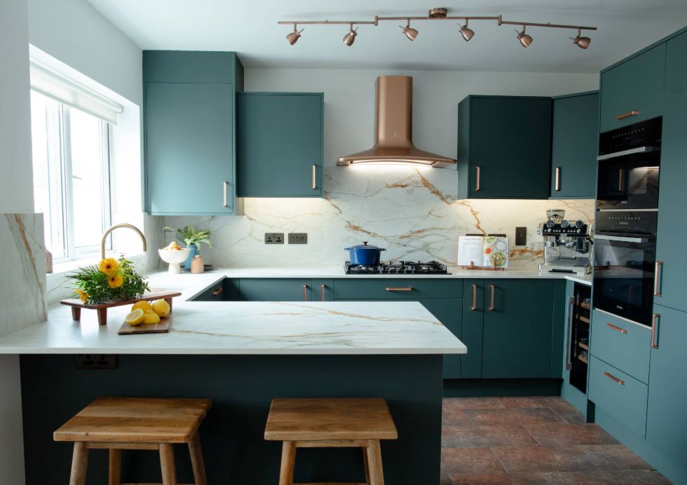 Gina Daly Modica Forest Green with Peninsula Banner Image