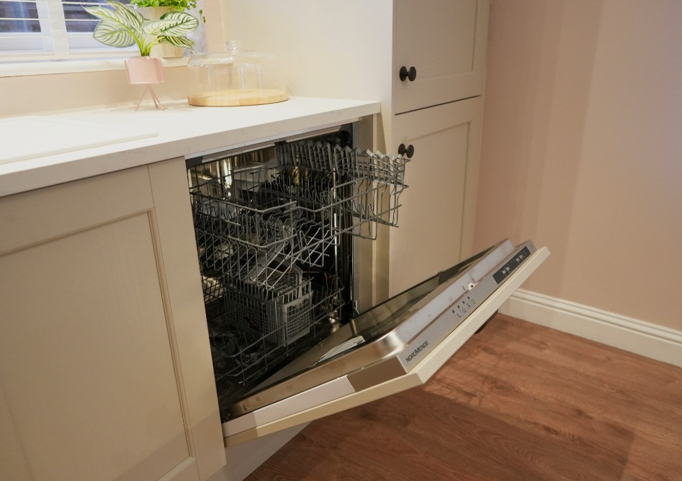 Karen and Will Home Rescue 2025 Mirano Sage Drimnagh tap desktop