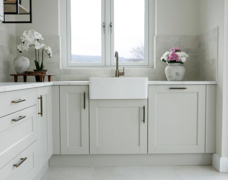 Can I choose any sink to go with any worktop, and how does my tap fit in? 