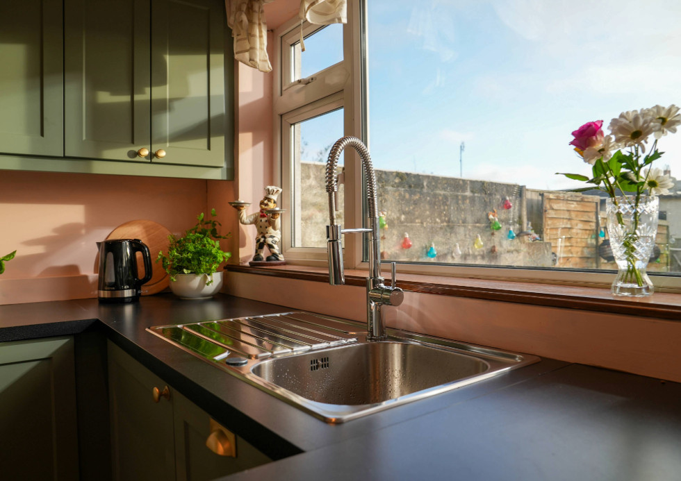 Oslo Sage Kitchen Home Rescue Episode 3 Spray tap