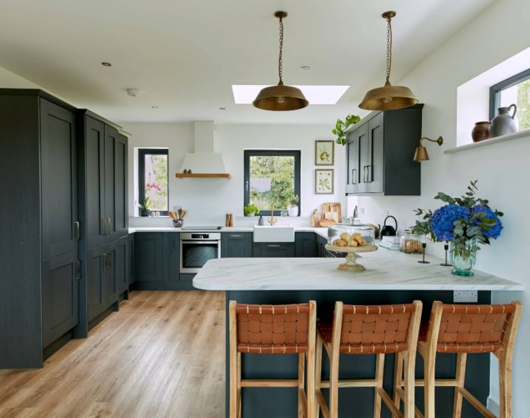 Runske Augusta Graphite Kitchen with Peninsula and Lighting