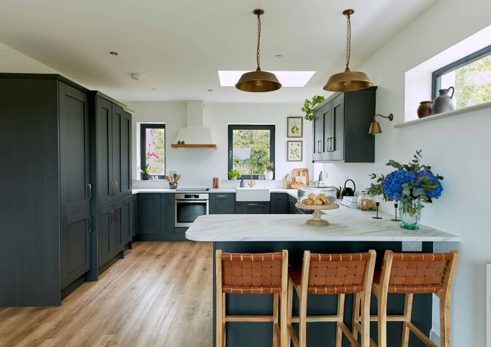 Runske Augusta Graphite Kitchen with Peninsula and Lighting