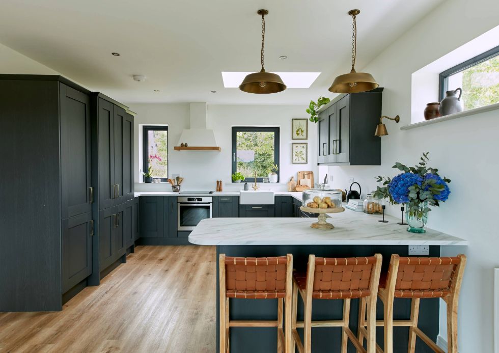 Runske Augusta Graphite Kitchen with Peninsula and Lighting