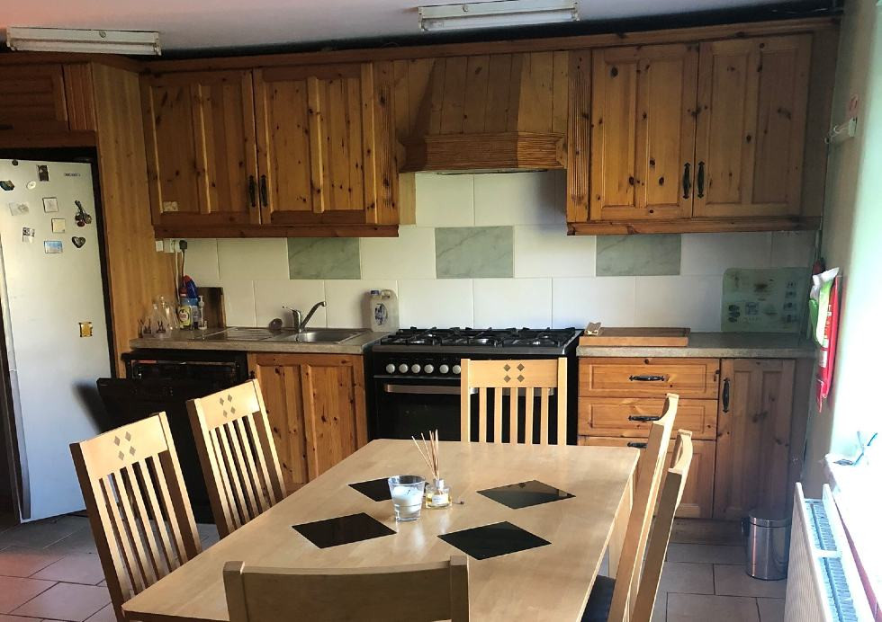 Old Kitchen before Shaker Ivory