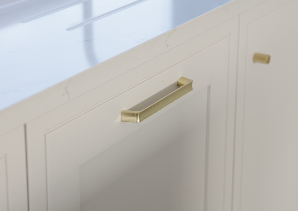 Mary Hampton Gold Handles Desktop