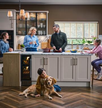 Family in Mirano Linen Kitchen